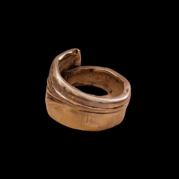 Beautiful Hand Tooled Size 11 Vintage Spoon Ring - Picture 4 of 6